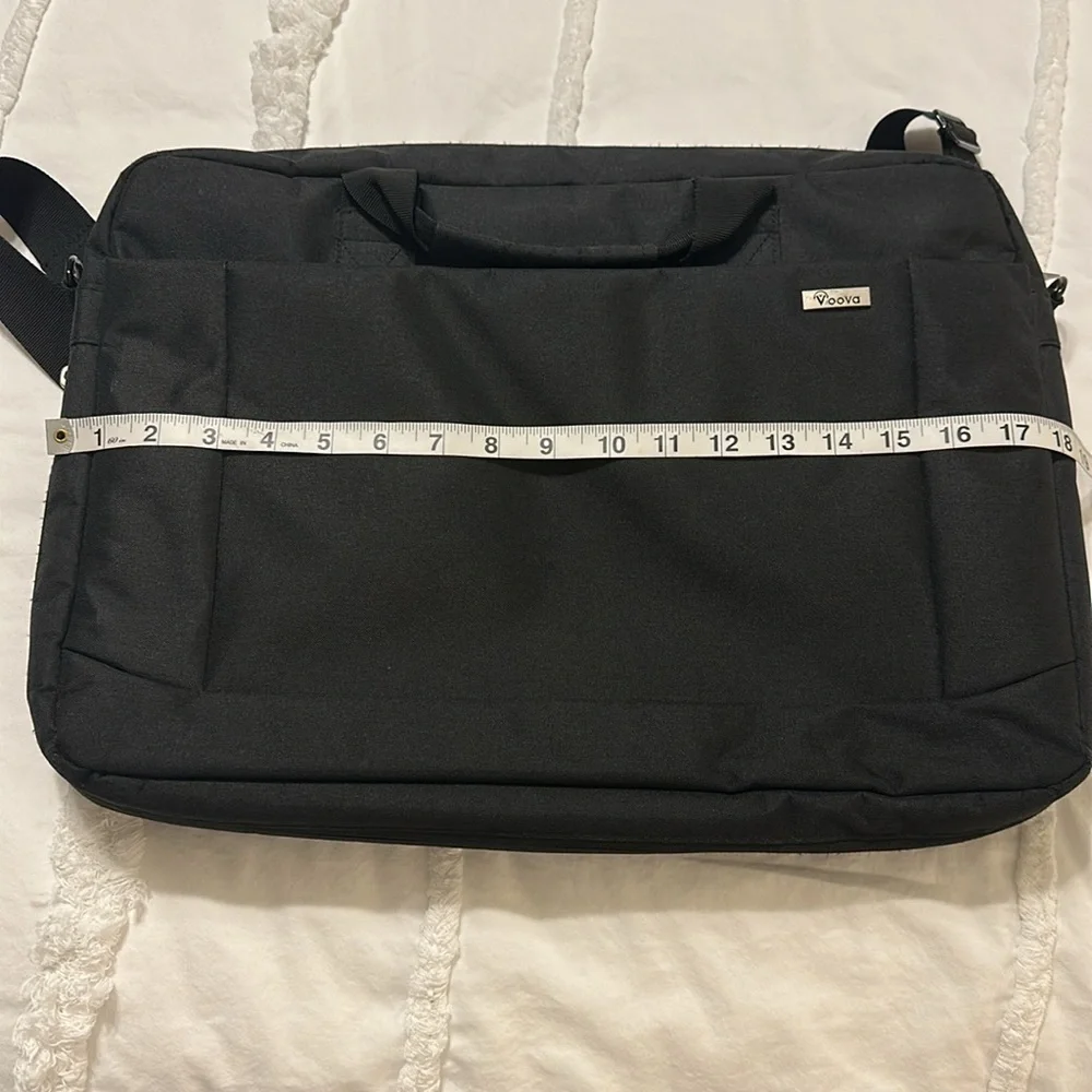 Voova laptop bag in black, EUC, measurements in pics. Front and back zip pocket